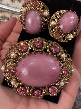 Vintage Pink Cabochon & Pearl Gold Brooch and Earrings Set